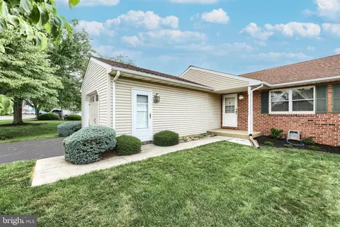 210 Kennedy Ct, Hanover, PA 17331