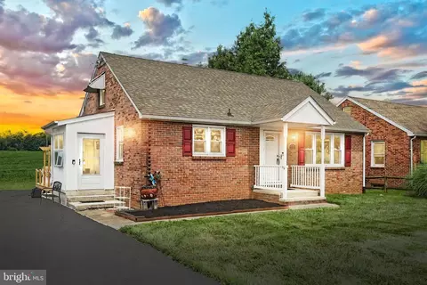 6581 York Rd, Spring Grove, PA 17362