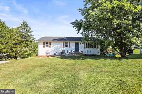 91 Heritage Dr, Hanover, PA 17331