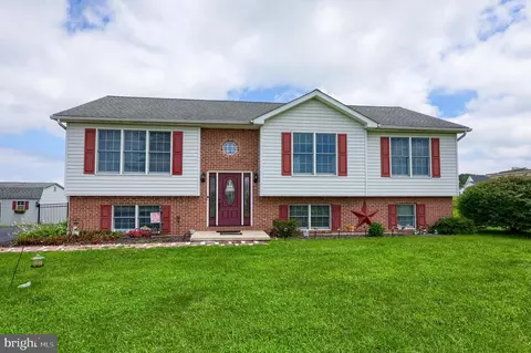 15 Hakes Hollow Rd, Wrightsville, PA 17368