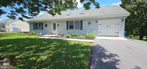 619 Overlook Dr, Etters, PA 17319