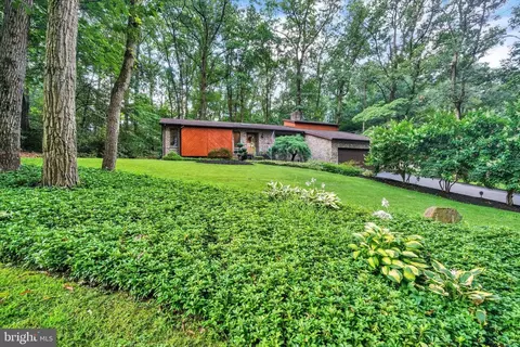 2698 Forest Rd, York, PA 17402
