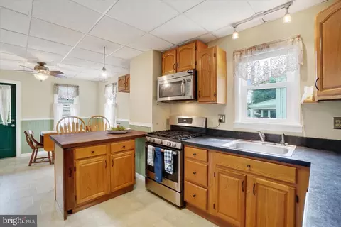 67 E Main St, Windsor, PA 17366 photo 6