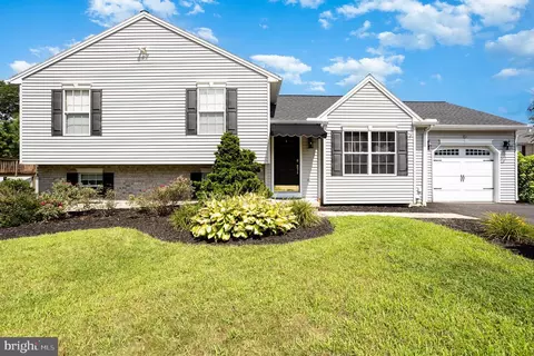150 Farm Ln, Manchester, PA 17345