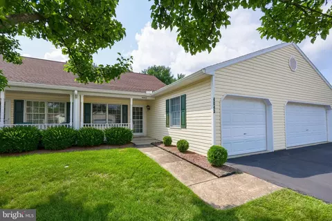 4043 Woodspring Ln, York, PA 17402