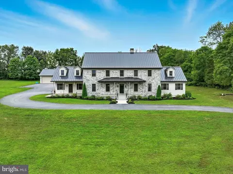 160 Vida Ln, Dover, PA 17315