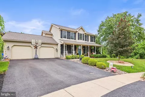 30 Bittersweet Ln, Etters, PA 17319