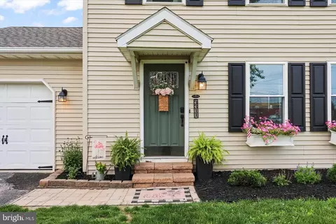 3311 Fox Run Rd, Dover, PA 17315