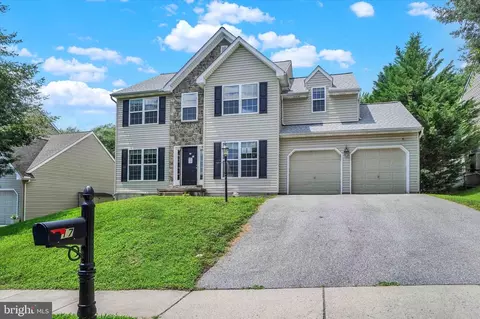 17 Eagleton Dr, York, PA 17407