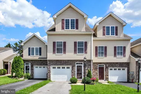 865 Blossom Dr, Hanover, PA 17331
