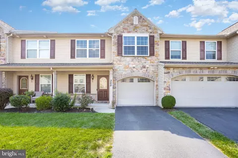 355 Weatherstone Dr, New Cumberland, PA 17070