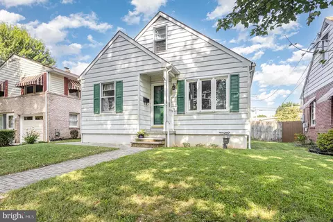 1004 E Walnut St, Hanover, PA 17331