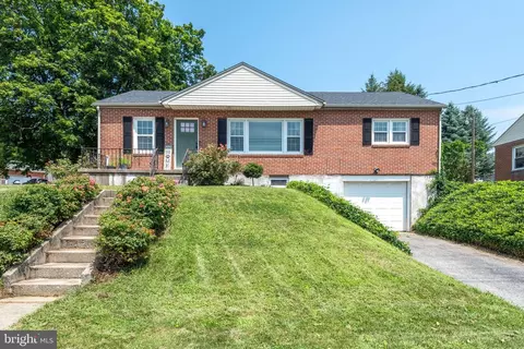 1999 Bannister St, York, PA 17404
