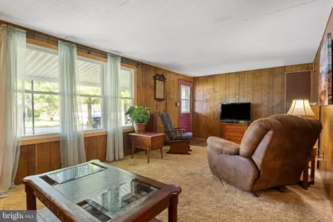 985 Valley View Rd, Hellam, PA 17406 photo 5