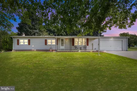 985 Valley View Rd, Hellam, PA 17406 photo 2