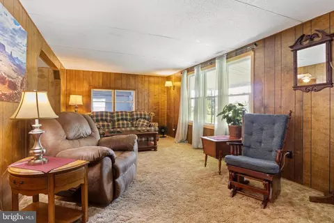 985 Valley View Rd, Hellam, PA 17406 photo 4
