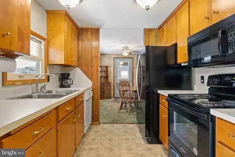 985 Valley View Rd, Hellam, PA 17406 photo 8