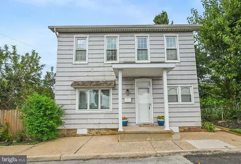18 Maple St, Manchester, PA 17345
