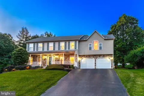 3333 Overview Dr, York, PA 17406