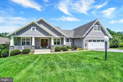 224 Sunset Cir, Red Lion, PA 17356
