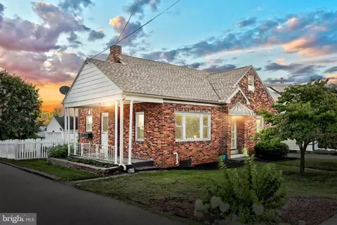 8 Mayfield St, Dover, PA 17315