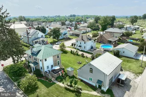 401 W Maple St, Dallastown, PA 17313