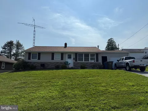 610 Memory Ln, Red Lion, PA 17356