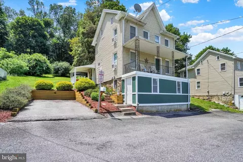 38 E Pennsylvania Ave, Yoe, PA 17313
