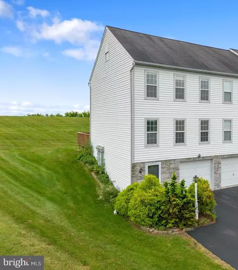 1060 Hearthridge Ln, York, PA 17404