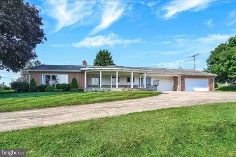 47 Rocks Rd, Fawn Grove, PA 17321