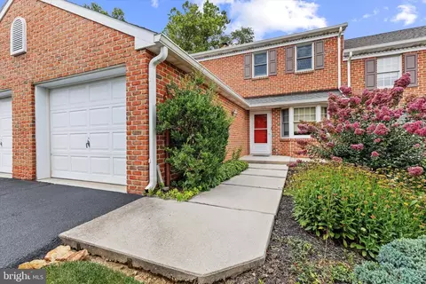 235 Wyntre Brooke Dr #6, York, PA 17403