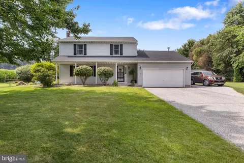 12156 Cross Roads Ave, Felton, PA 17322