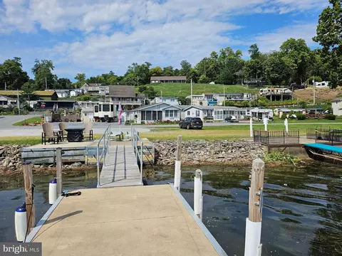 548 Boathouse Rd, Wrightsville, PA 17368