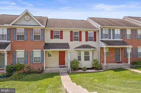 211 Country Ridge Dr, Red Lion, PA 17356