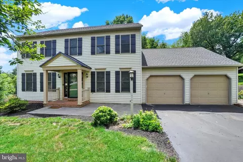 504 El Dorado Dr, Red Lion, PA 17356