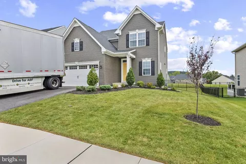 225 Chadsworth Way, York, PA 17402