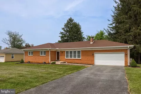 101 Lynbrook Dr N, York, PA 17402