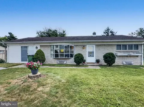 2482 Berkshire Ln, Dover, PA 17315