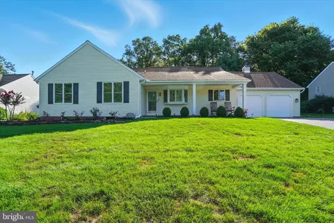19 Meadow St, New Freedom, PA 17349