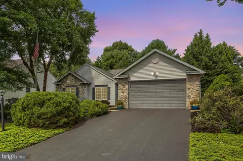 569 Harvest Dr, York, PA 17404