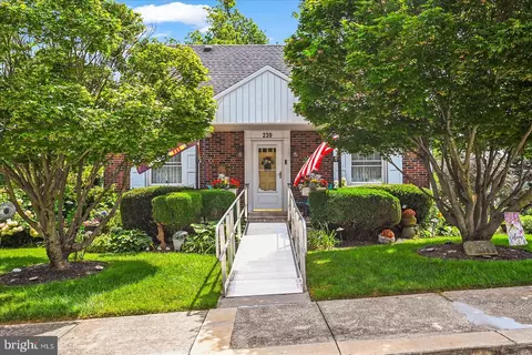 239 N 3rd St, New Freedom, PA 17349