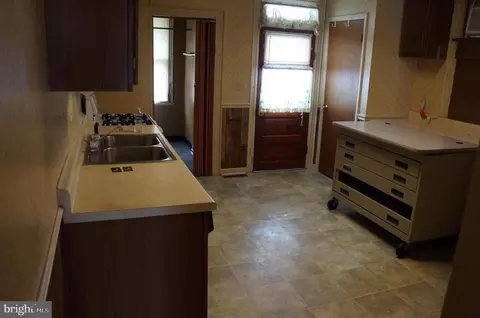 Entry Way - 633 E Middle St, Hanover, PA 17331 photo 2 of 4