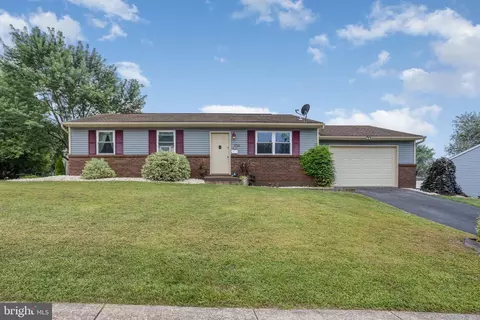 3756 Fox Chase Dr, Dover, PA 17315