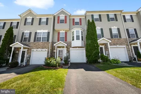 318 Bruaw Dr, York, PA 17406