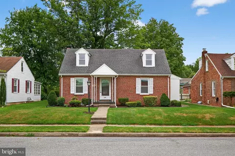 125 S 6th St, Mount Wolf, PA 17347