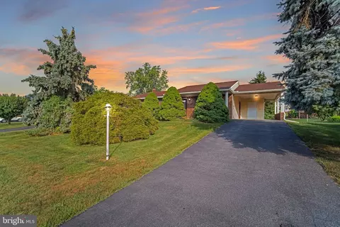2743 Danielle Dr, Dover, PA 17315