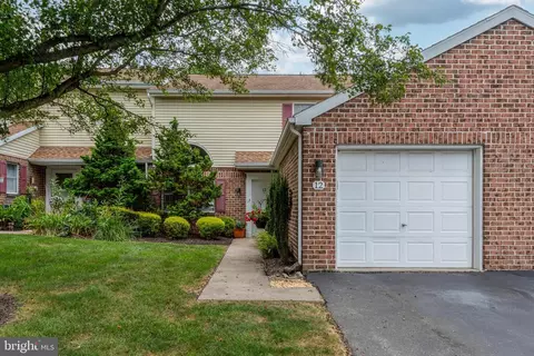 12 Jean Lo Way, York, PA 17406