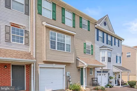 168 Country Ridge Dr, Red Lion, PA 17356
