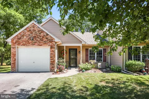 2310 Daisy Rd, York, PA 17402