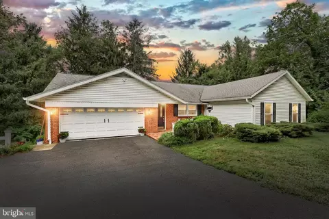 1506 Crestlyn Rd, York, PA 17403